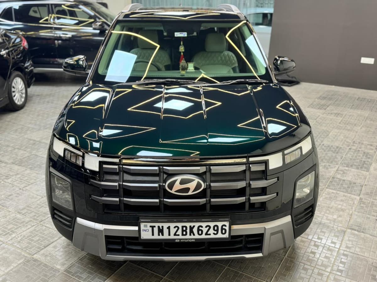 Dark green Hyundai Venue with ceramic coating gloss